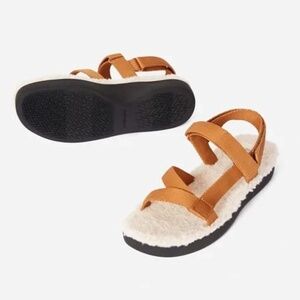 NIB Everlane The ReNew Teddy Sport Sandal Tan Sherpa Lined Womens Size 7 / 10